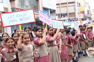 healthy-food-road-safety-awareness-rally-held-in-chennai - mvm school student